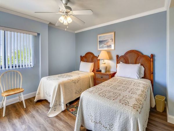 Treasure Island Top Floor Condo Short Walk to the Beach