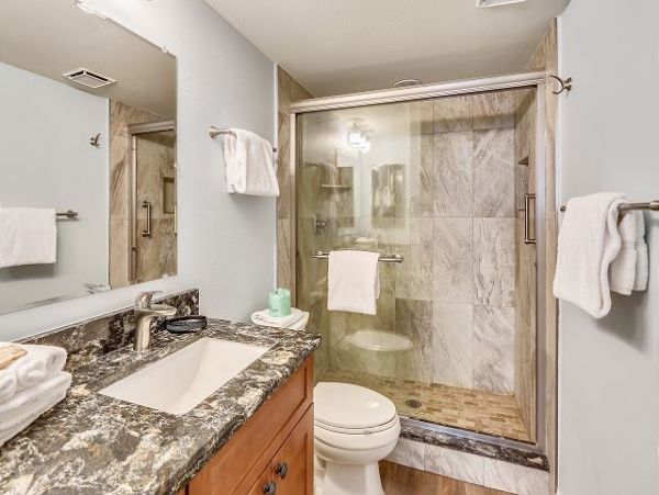 Treasure Island Top Floor Condo Short Walk to the Beach