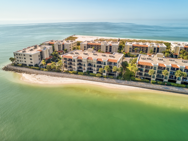 Treasure Island Top Floor Condo Short Walk to the Beach