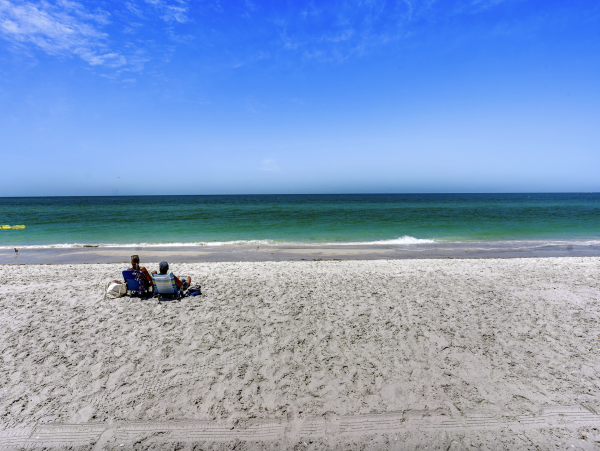 Treasure Island Top Floor Condo Short Walk to the Beach