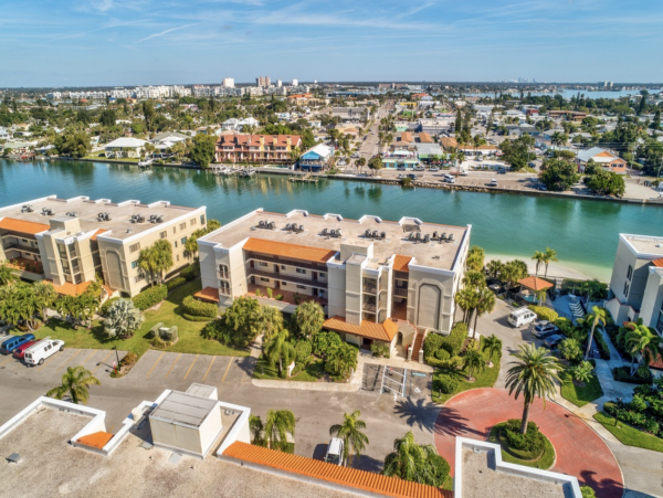 Treasure Island Vacation Condo Beach, Pool Great Location
