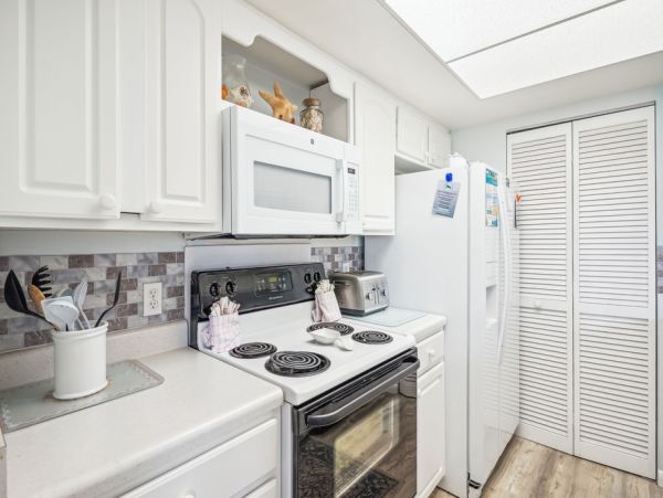 Treasure Island Vacation Condo Beach, Pool Great Location