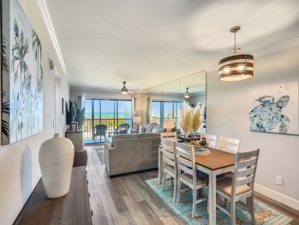 2 Bedroom Condo Access to Beach, Bay & Fabulous Amenities