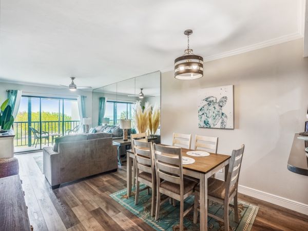 2 Bedroom Condo Access to Beach, Bay & Fabulous Amenities