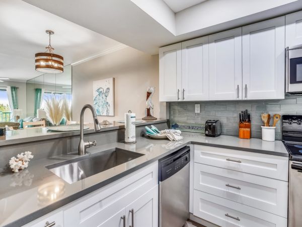 2 Bedroom Condo Access to Beach, Bay & Fabulous Amenities