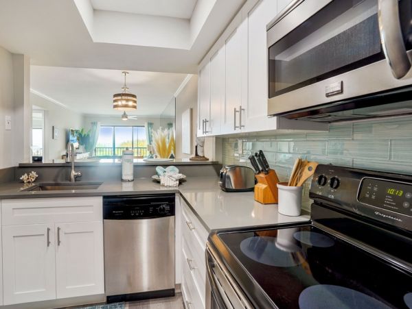 2 Bedroom Condo Access to Beach, Bay & Fabulous Amenities