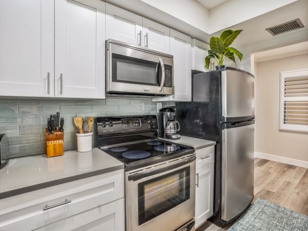 2 Bedroom Condo Access to Beach, Bay & Fabulous Amenities