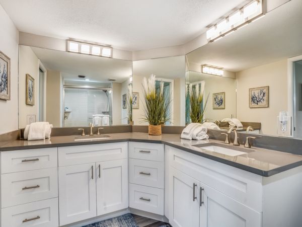 2 Bedroom Condo Access to Beach, Bay & Fabulous Amenities