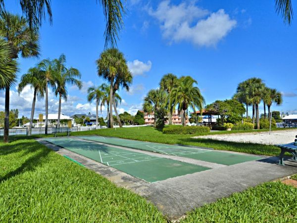 2 Bedroom Condo Access to Beach, Bay & Fabulous Amenities