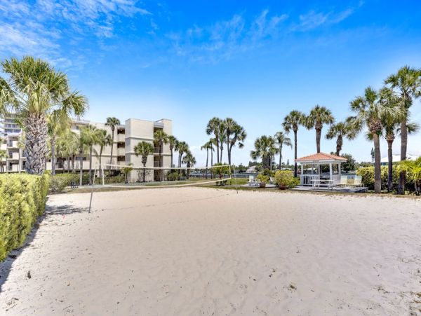 2 Bedroom Condo Access to Beach, Bay & Fabulous Amenities