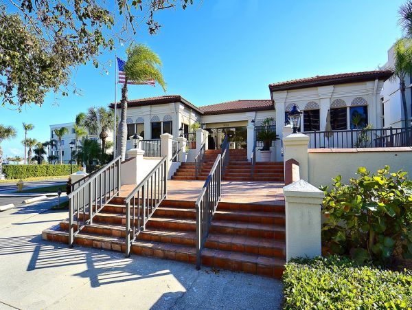 2 Bedroom Condo Access to Beach, Bay & Fabulous Amenities