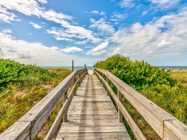 2 Bedroom Condo Access to Beach, Bay & Fabulous Amenities