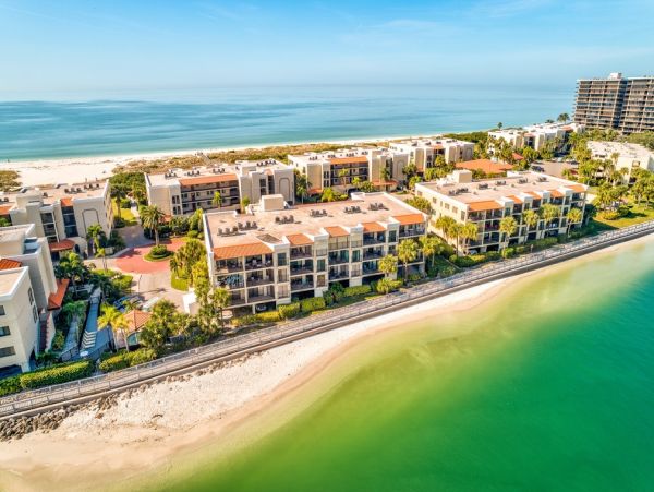 2 Bedroom Condo Access to Beach, Bay & Fabulous Amenities