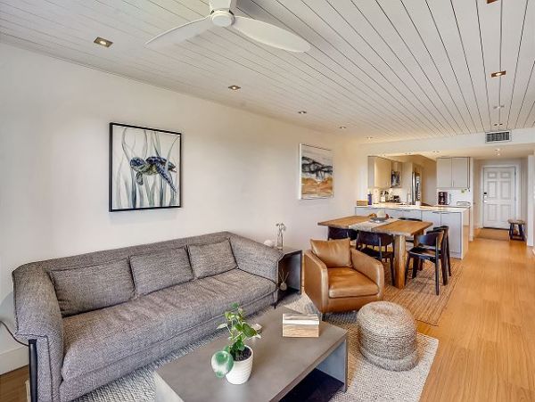 Lovely Beachside Vacation Condo NEW ARRIVAL