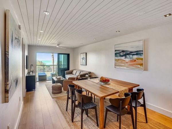 Lovely Beachside Vacation Condo NEW ARRIVAL