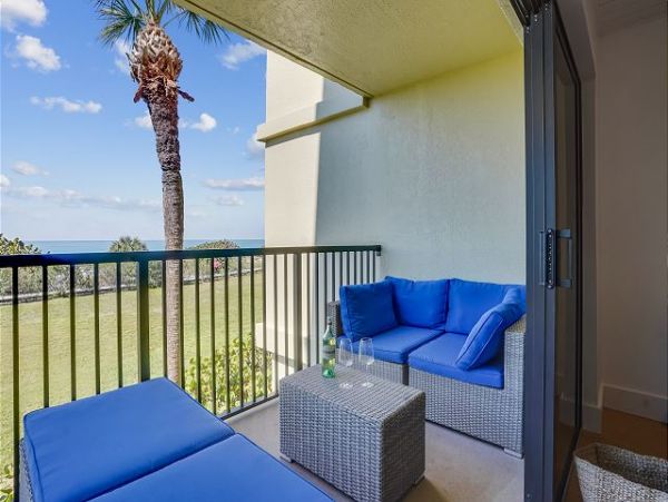 Lovely Beachside Vacation Condo NEW ARRIVAL