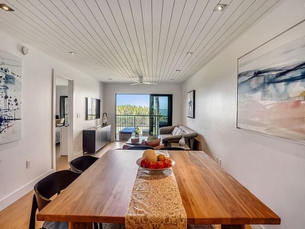 Lovely Beachside Vacation Condo NEW ARRIVAL