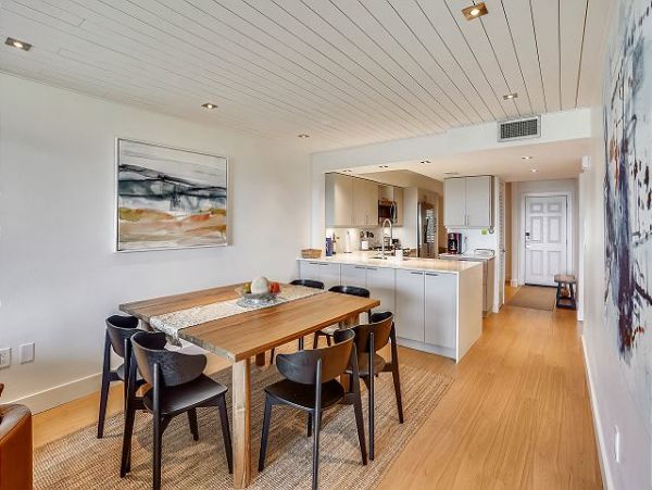 Lovely Beachside Vacation Condo NEW ARRIVAL