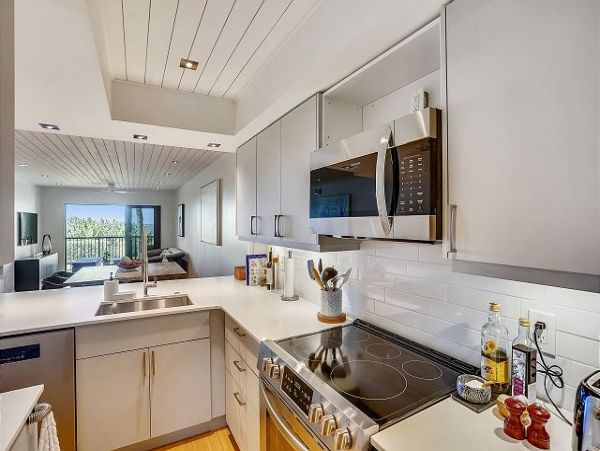 Lovely Beachside Vacation Condo NEW ARRIVAL