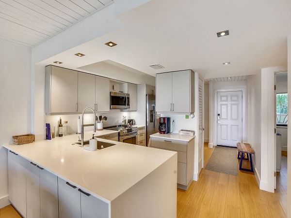 Lovely Beachside Vacation Condo NEW ARRIVAL