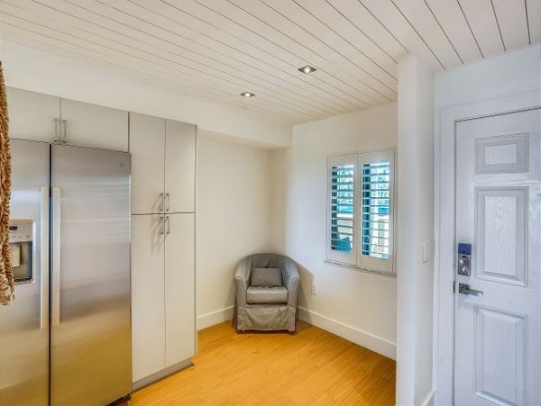 Lovely Beachside Vacation Condo NEW ARRIVAL