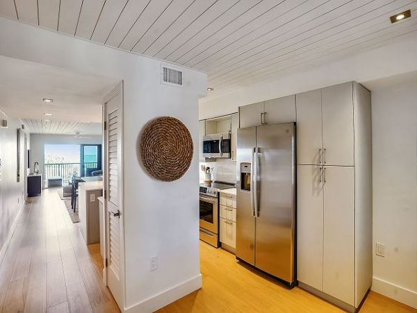 Lovely Beachside Vacation Condo NEW ARRIVAL