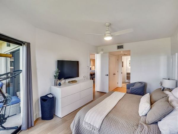 Lovely Beachside Vacation Condo NEW ARRIVAL