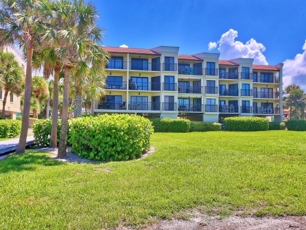 Stunning Waterfront Two Bedroom Condo in Treasure Island