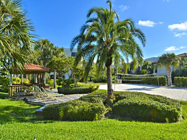 Stunning Waterfront Two Bedroom Condo in Treasure Island