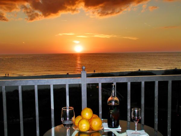 Stunning Waterfront Two Bedroom Condo in Treasure Island