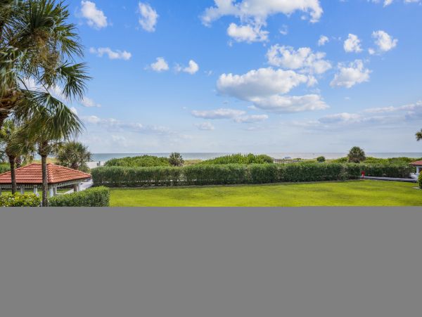 Stunning Waterfront Two Bedroom Condo in Treasure Island