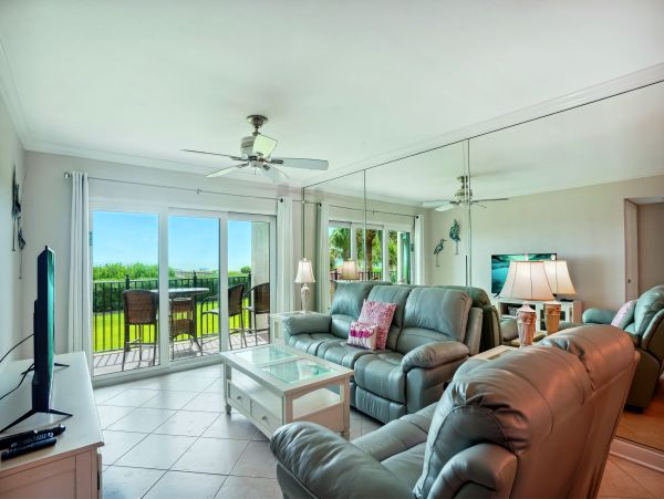Stunning Waterfront Two Bedroom Condo in Treasure Island