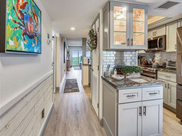 Beachfront 2 Bedroom Vacation Condo in Treasure Island