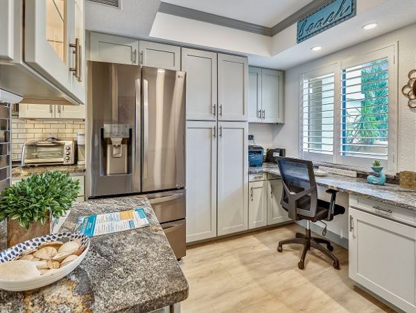 Beachfront 2 Bedroom Vacation Condo in Treasure Island