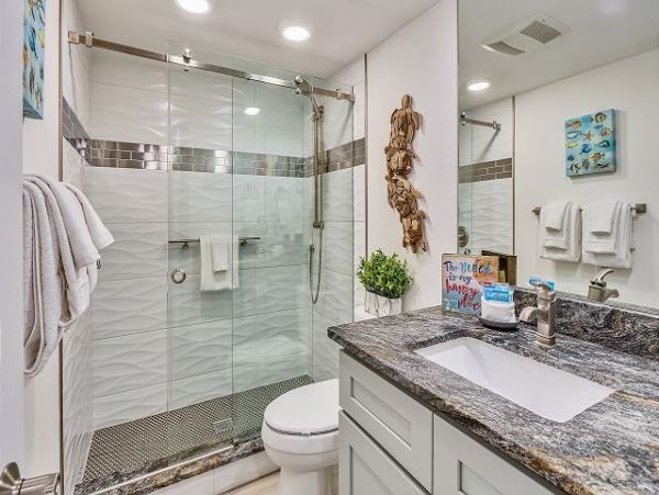 Beachfront 2 Bedroom Vacation Condo in Treasure Island
