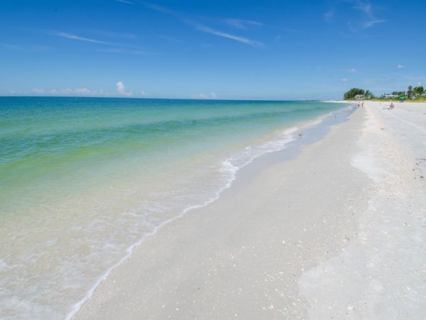 Beachfront 2 Bedroom Vacation Condo in Treasure Island