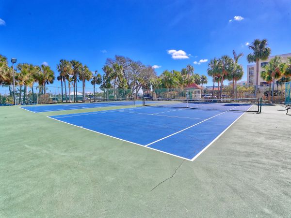Two Bedroom Beautiful Beachfront Condo in Treasure Island