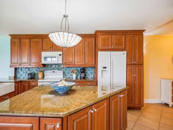 Two Bedroom Beautiful Beachfront Condo in Treasure Island