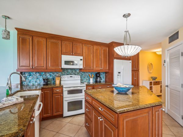 Two Bedroom Beautiful Beachfront Condo in Treasure Island