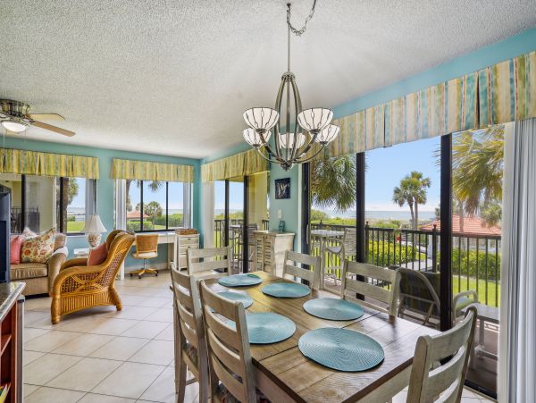 Two Bedroom Beautiful Beachfront Condo in Treasure Island