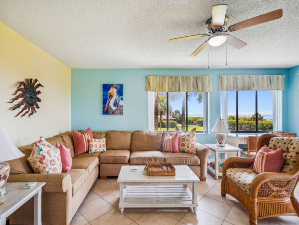 Two Bedroom Beautiful Beachfront Condo in Treasure Island
