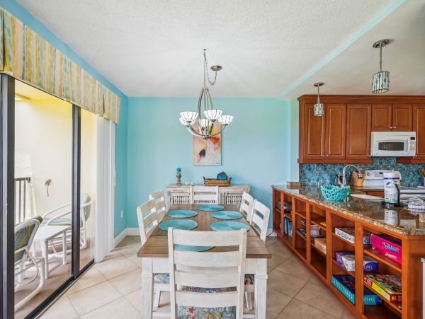 Two Bedroom Beautiful Beachfront Condo in Treasure Island