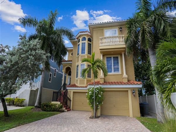 On Beach Treasure Island Vacation Home