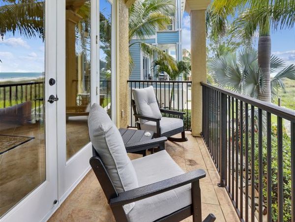 On Beach Treasure Island Vacation Home