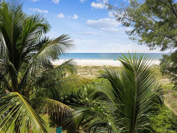 On Beach Treasure Island Vacation Home