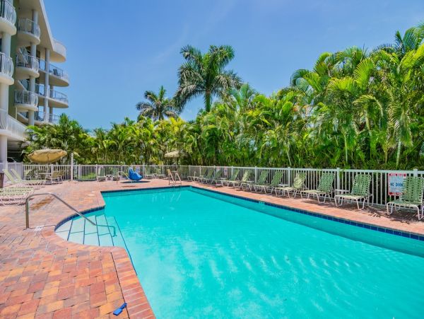 Lovely Condo Across the Street from the Warm Sand