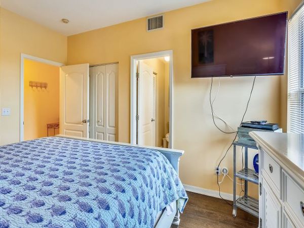 Treasure Island Condo 1011723
