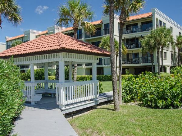 Treasure Island Lovely Condo Surrounded By Water