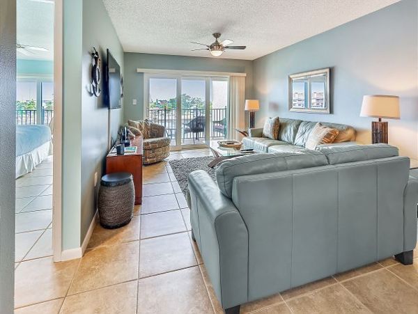 2 Bedroom Condo with easy access to the Bay & Beach