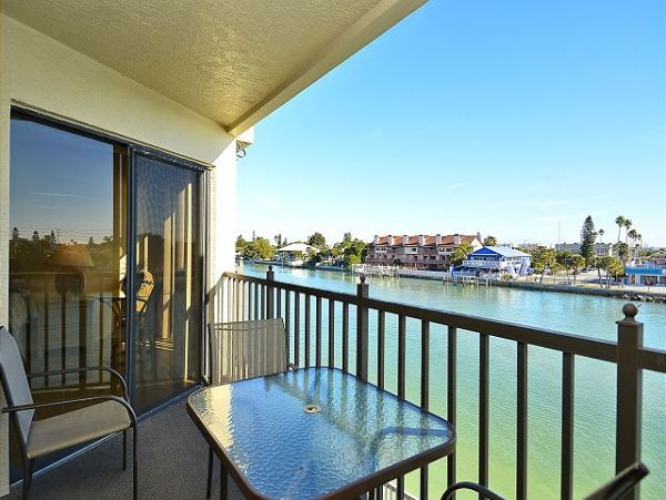2 Bedroom Condo with easy access to the Bay & Beach